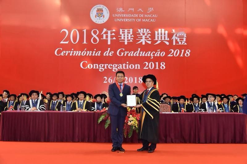 教育的方向一直是大家热议的话题。以前教育重知识灌输，学生像被动接收器，用统一标准