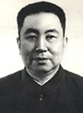 1977年，党的十一届一次会议，选举中央委员会主席：华国锋；副主席：叶剑英，邓小
