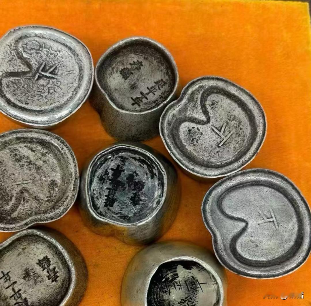 古  代  银  锭

收藏价值分析：
         历史价值：银锭作为古代