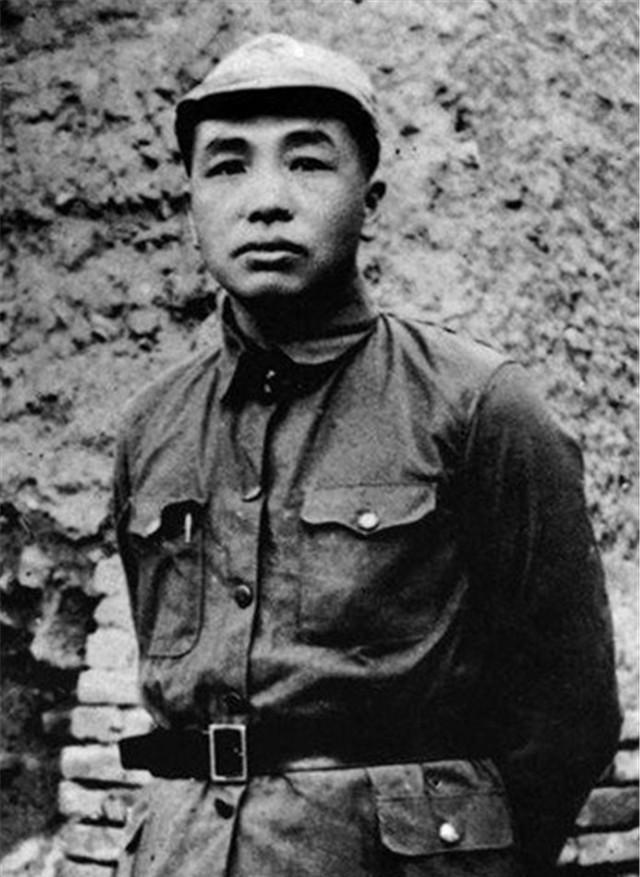 干部坐大车，战士徒步急行军，野战军司令部：好部队 ！
 
这可不是哪个导演拍的抗