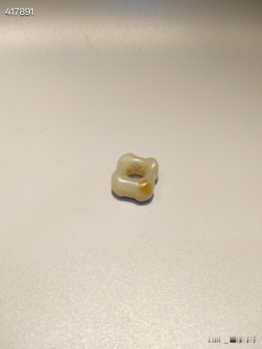 四面型玉饰
流行于:战汉魏晋或后期
和田玉吃沁