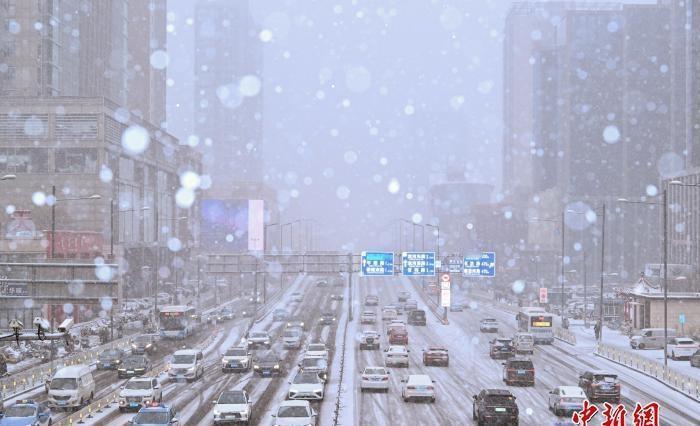 三晋大地银装素裹 山西以“动”制“冻”应对今冬首场强降雪
 ​​​