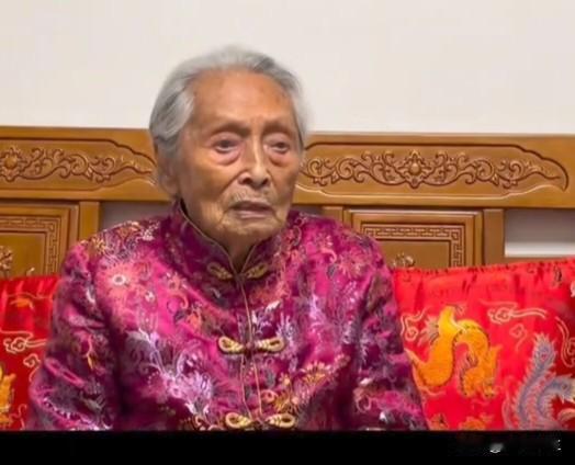 最后一位健在的黄埔女兵白健彬奶奶，生于1922年，今年104岁了！四川广安人。