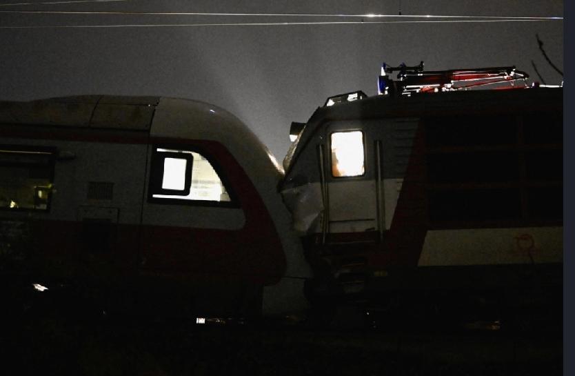 斯洛伐克周日（9日）傍晚发生火车相撞事故，一列行驶中的火车疑从后方撞上另一列火车