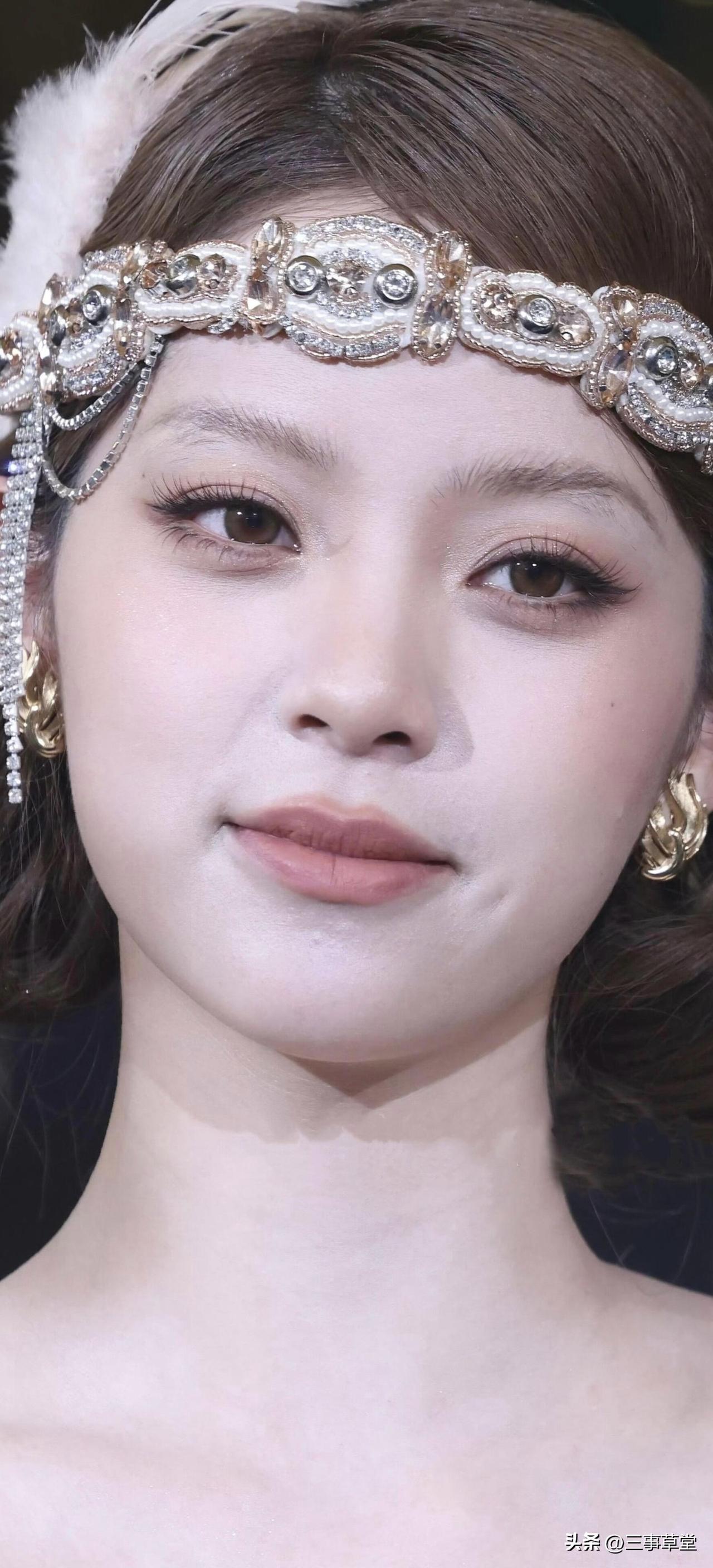 欧阳娜娜皮肤好粉嫩 ​​​！这皮肤状态，连空气都在嫉妒吧！