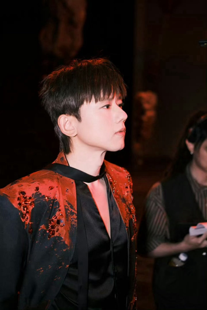 谁来张杰演唱会都得say两句《他不懂》《千万次想象》《逆战》《最美的太阳》…张杰