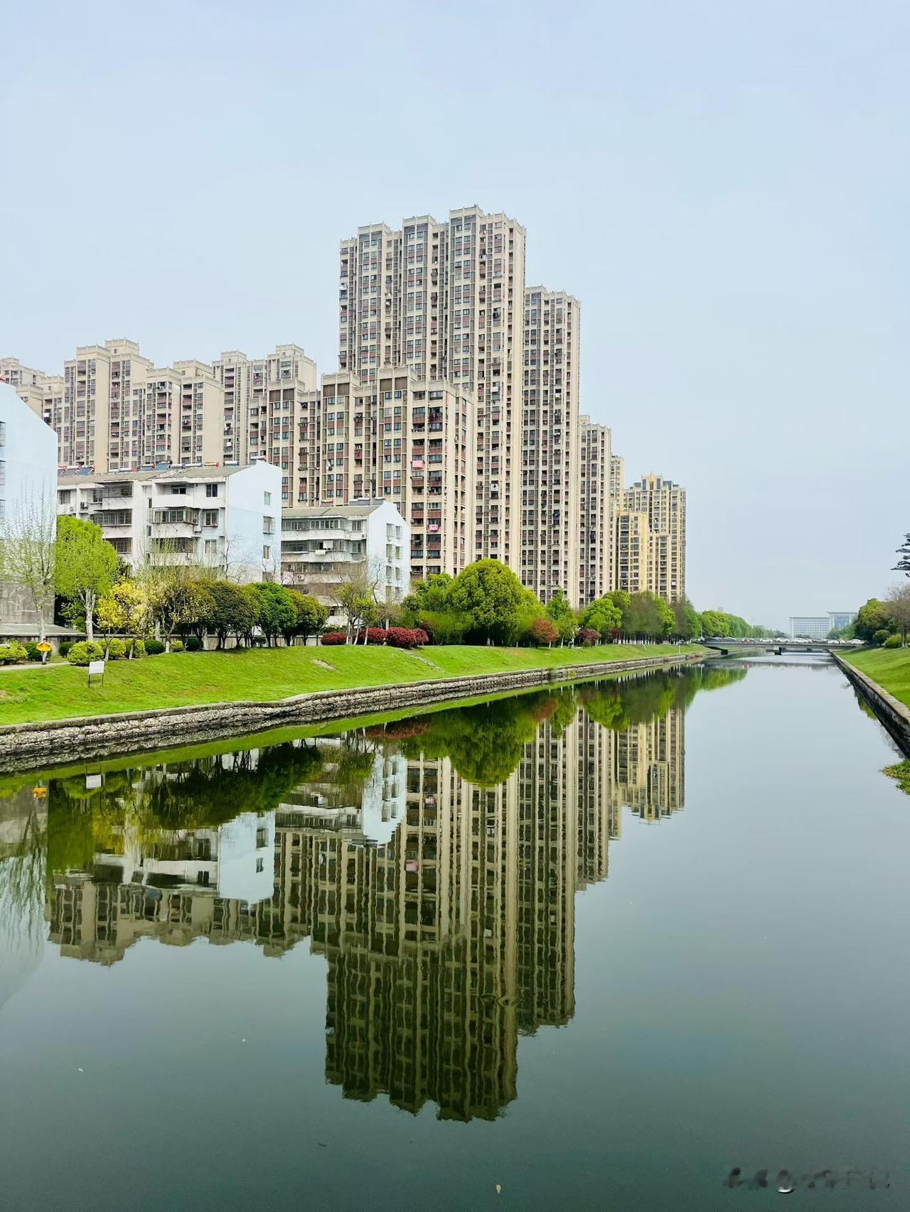 我发现，写头条真的挺有意思的。

有时候花一两个小时，认认真真写一篇，又是查资料