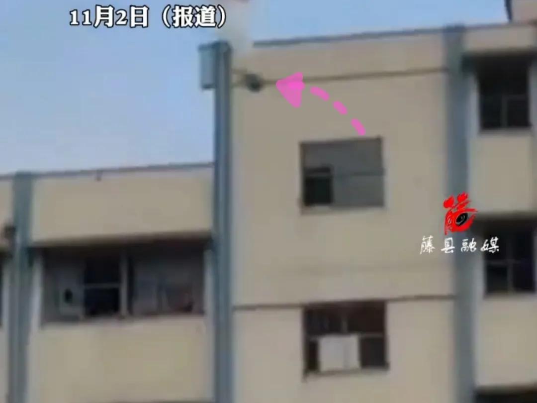 11月2日，以军向加沙沙蒂难民营，联合国近东救急工程处开办的一所学校投掷了白磷弹