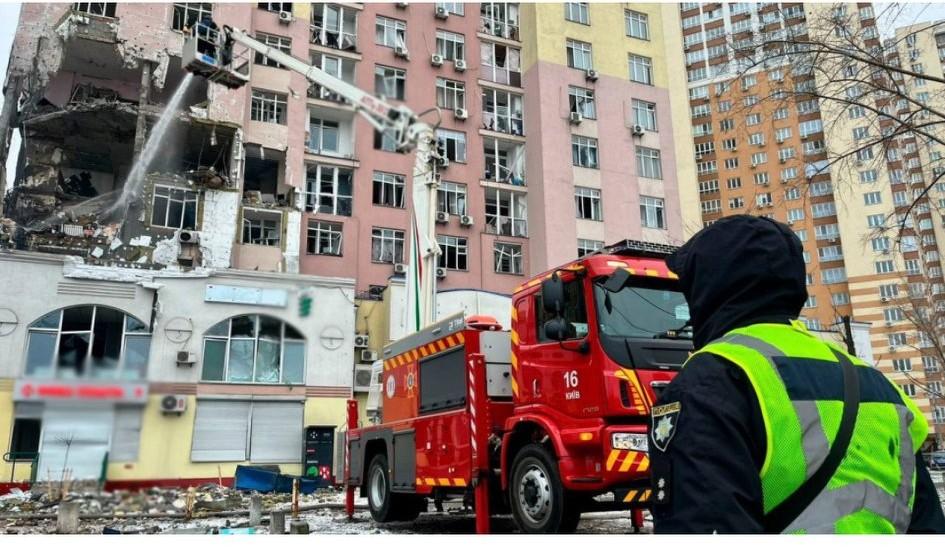 ✅标题：俄军打击致基辅三分之一区域停暖 ❄️
俄军导弹-无人机联合打击后，基辅近