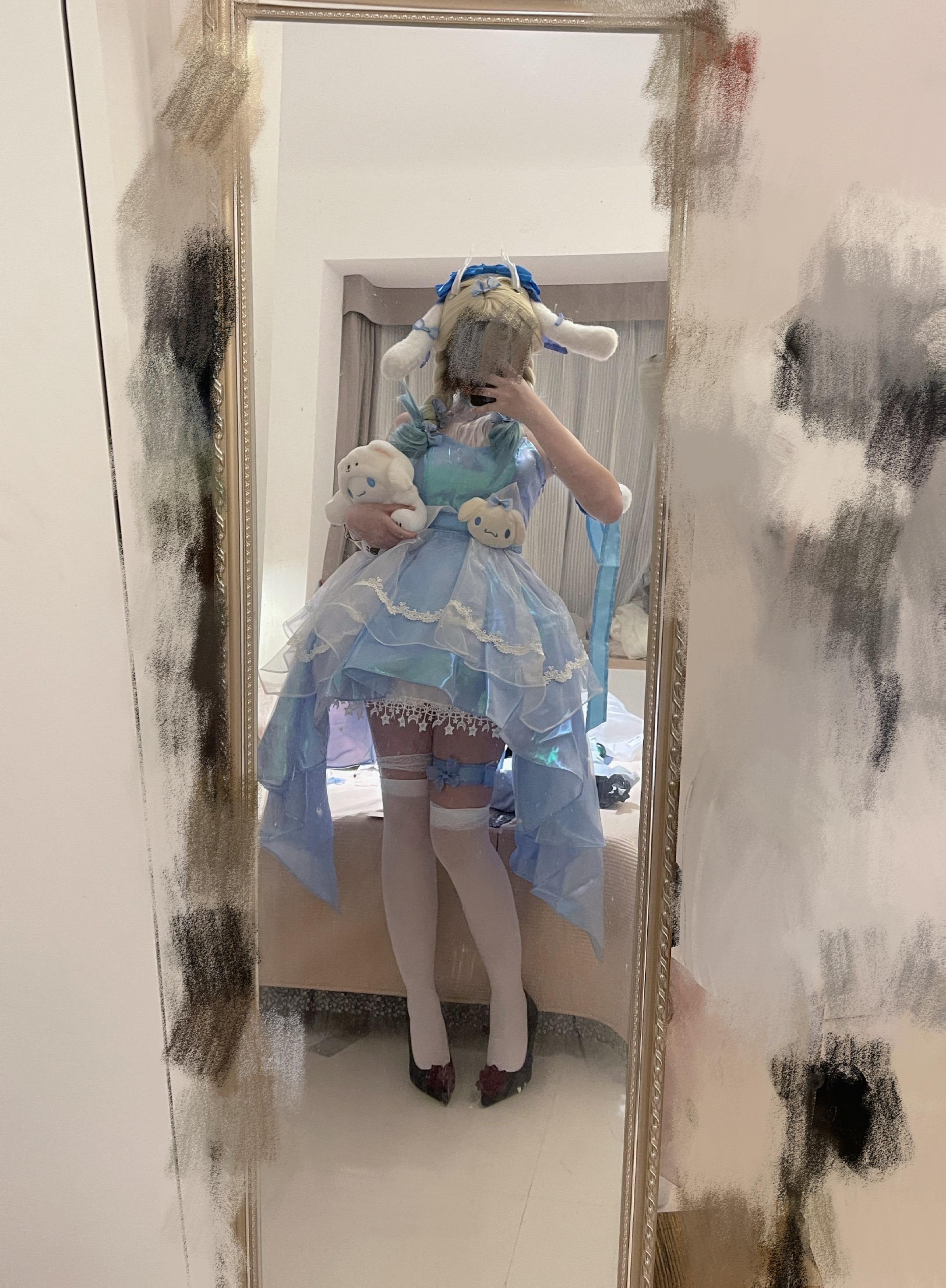 试个衣服，先暂时找一双鞋代替