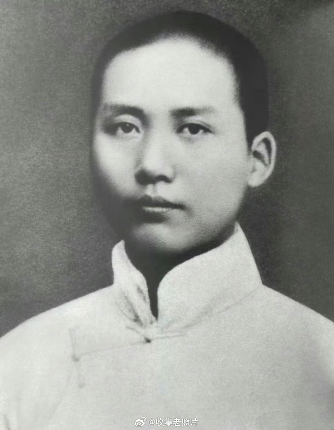 长沙第一师范，毛东东坐曾祖父当年的座位。他22岁，那年他也恰同学少年，这就是跨越