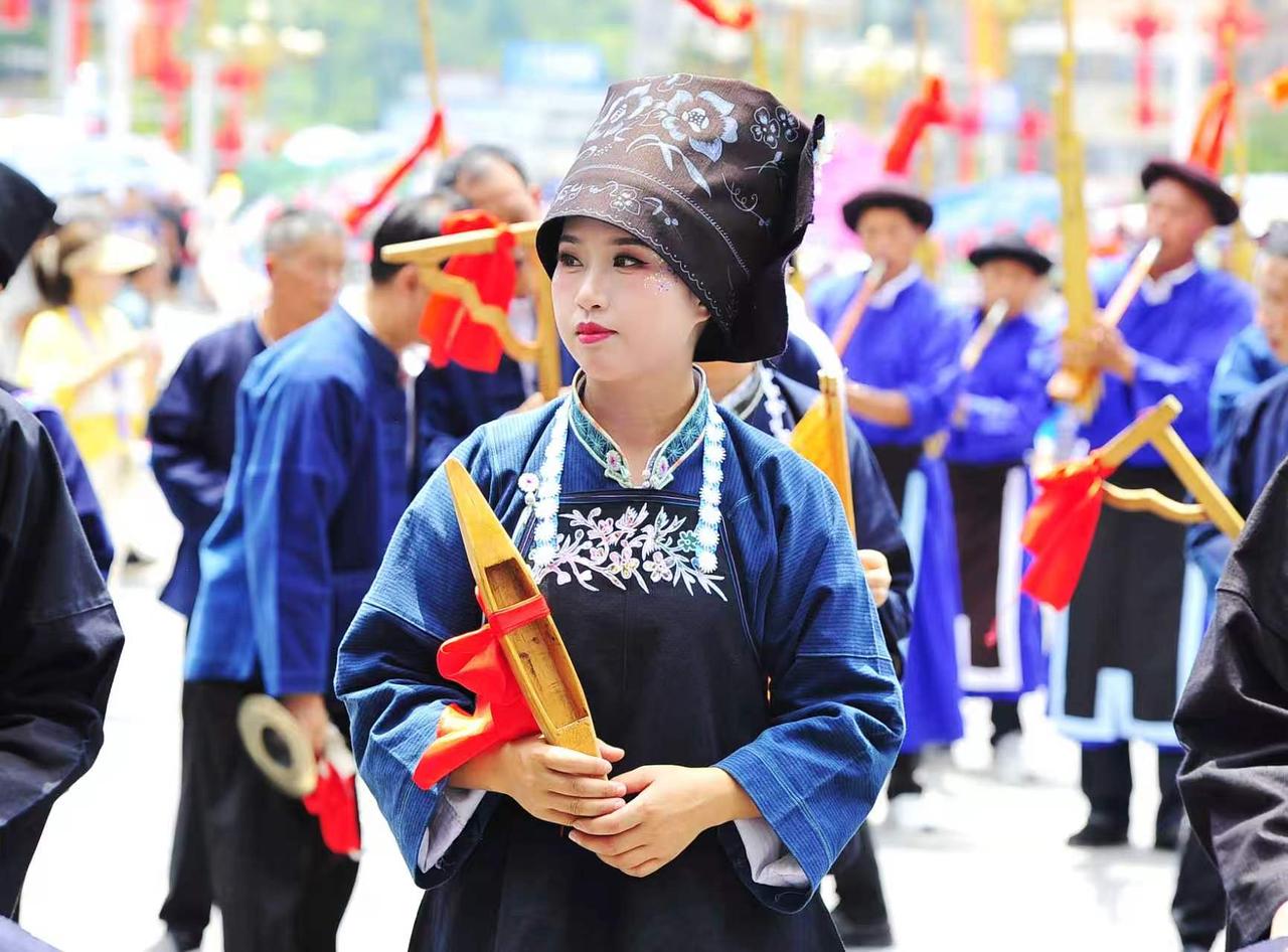 惠水：踩街巡游共赴端午非遗盛宴
​
​粽香四溢，浓情端午！6月19日，2026年