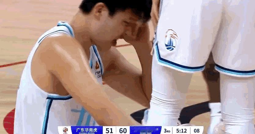 杨瀚森:我跟你玩篮球，你跟我玩UFC
广东宏远任俊飞的接班人终于找到了，那就是张