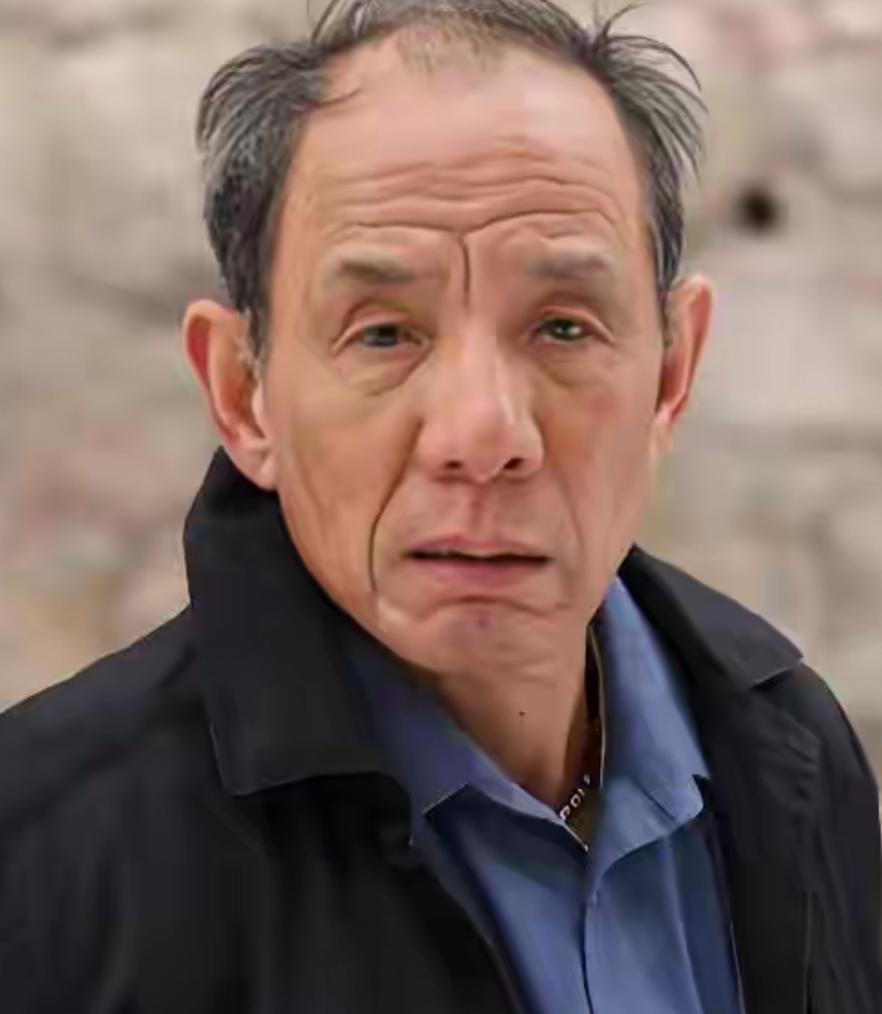 这位大叔表情有点严肃。演了一辈子戏，很少人知道他的名字，但是司马懿没有不知道的。
