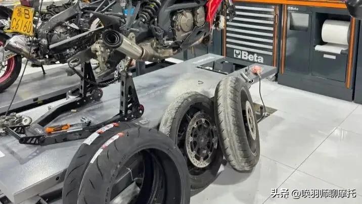 🏍️ 摩托车5项保命保养，做错一项就废车

1️⃣ 机油+机滤：首保不超期，之