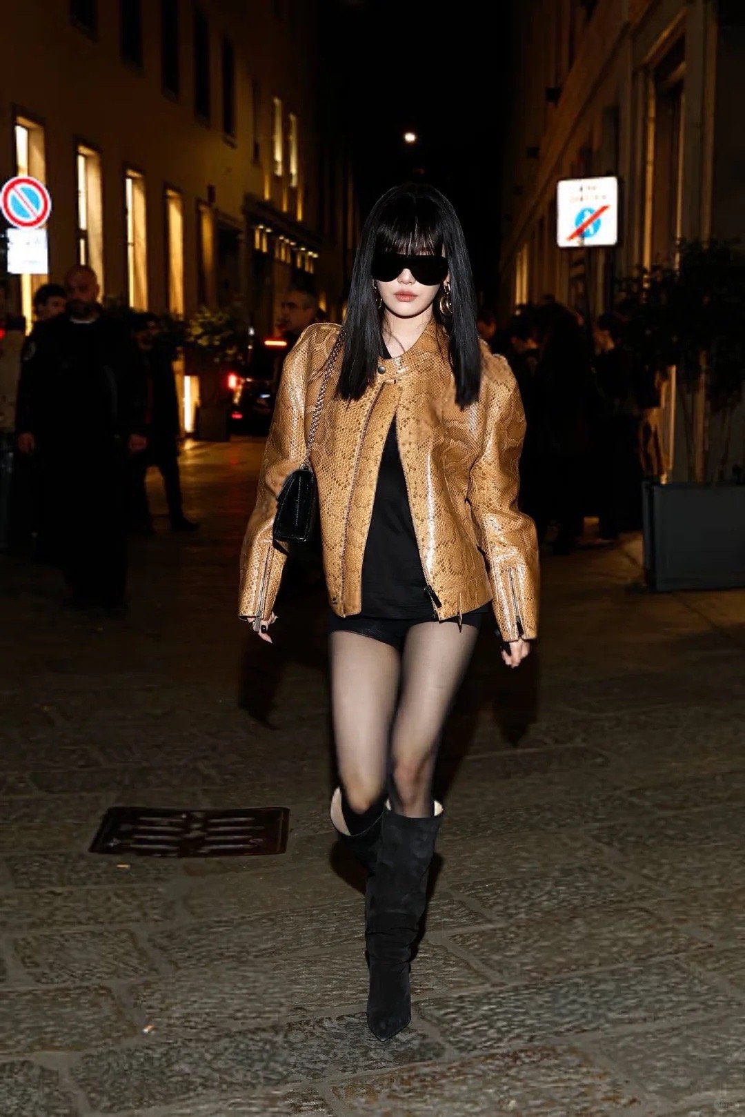 宁艺卓米兰街拍时髦感拉满✨ 