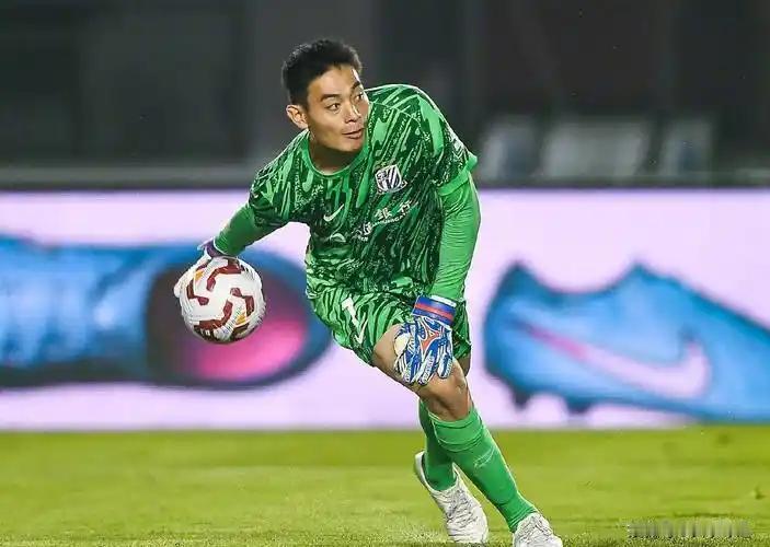 说到底，申花这场球踢武里南联，本来就是无关紧要的练兵机会，结果斯卢茨基还是死抱着