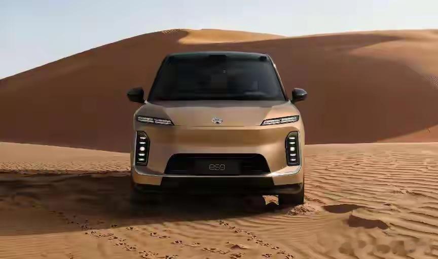 【蔚来ES9亮相：全尺寸旗舰SUV】4月9日晚，蔚来ES9正式亮相并开启预售，预