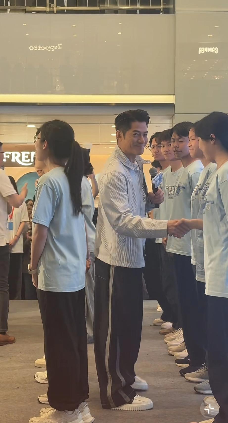 郭富城终于翻红了，海港城宣传禁毒全程C位，只是有点疲惫。

3月17日，郭富城现