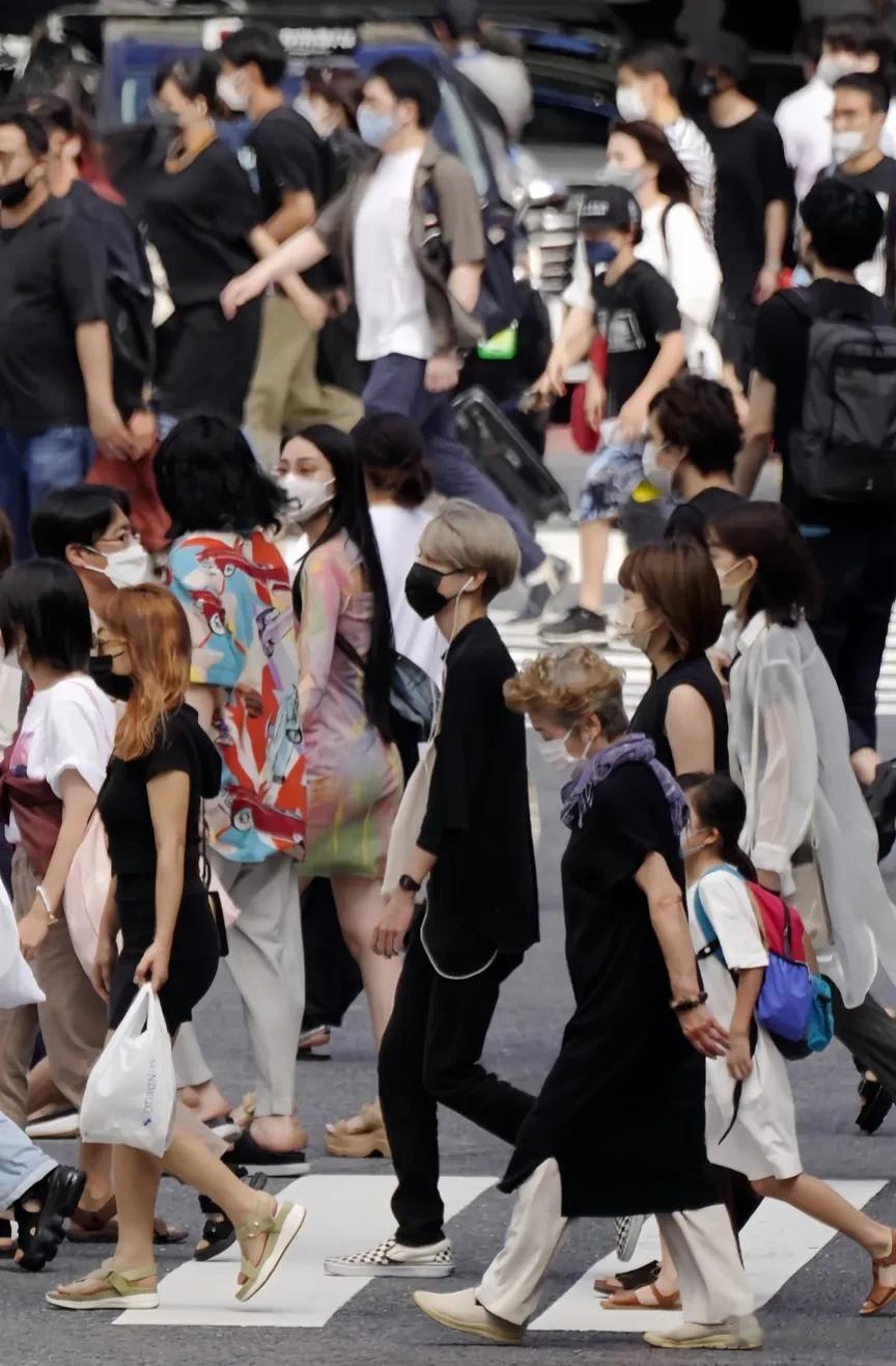 有人说:为什么只有国人喜欢生男孩？没必要扯传统习俗和文化影响，这个观点本身就不敢
