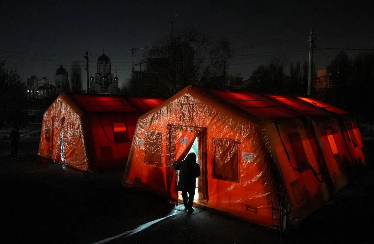 【面临人道主义灾难威胁，乌克兰寻求能源领域停火】
 
据路透社报道，俄军对能源系