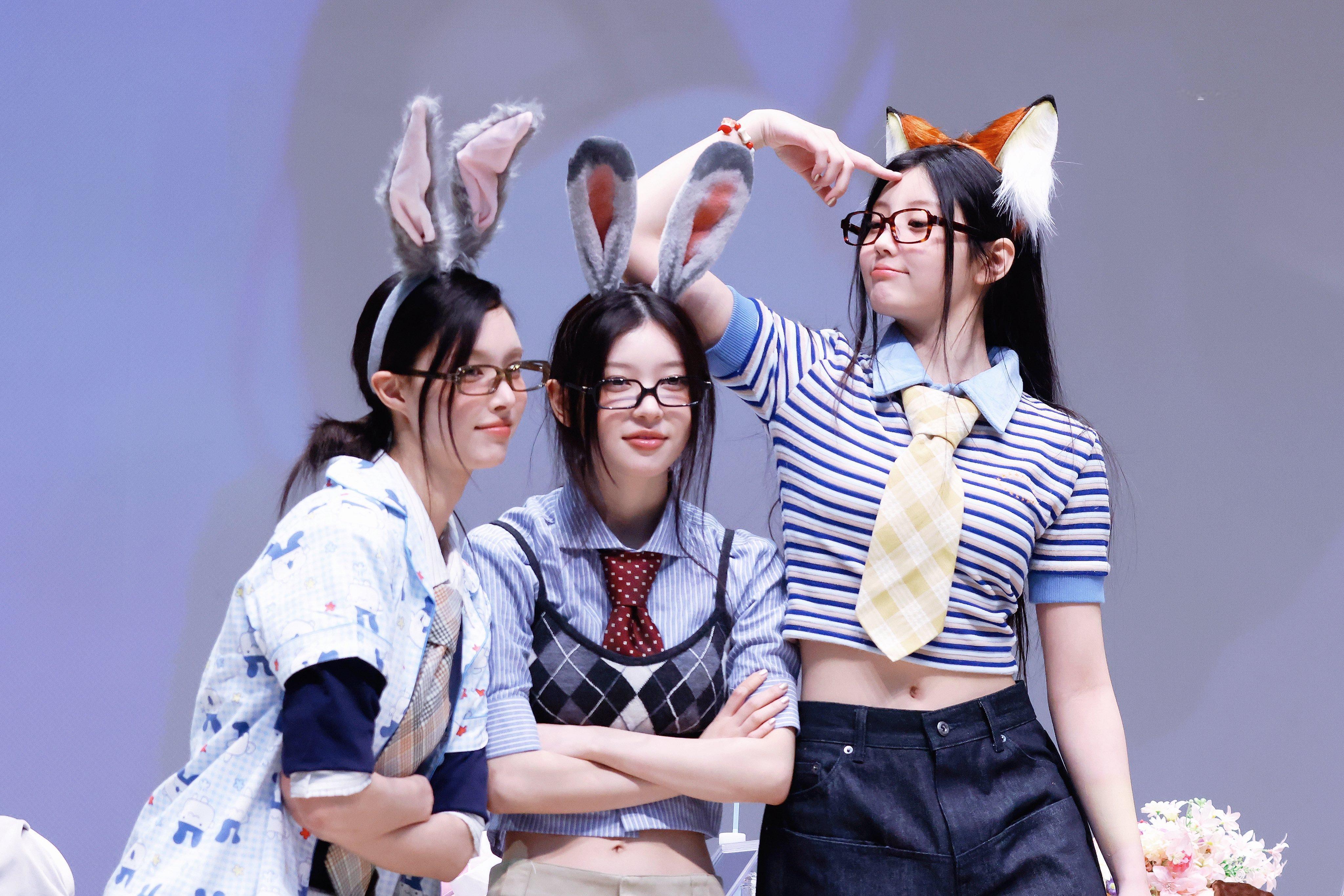 狡猾的兔子和愚蠢的狐狸 👓🐰🦊🤭ILLIT YUNAH & MOKA &