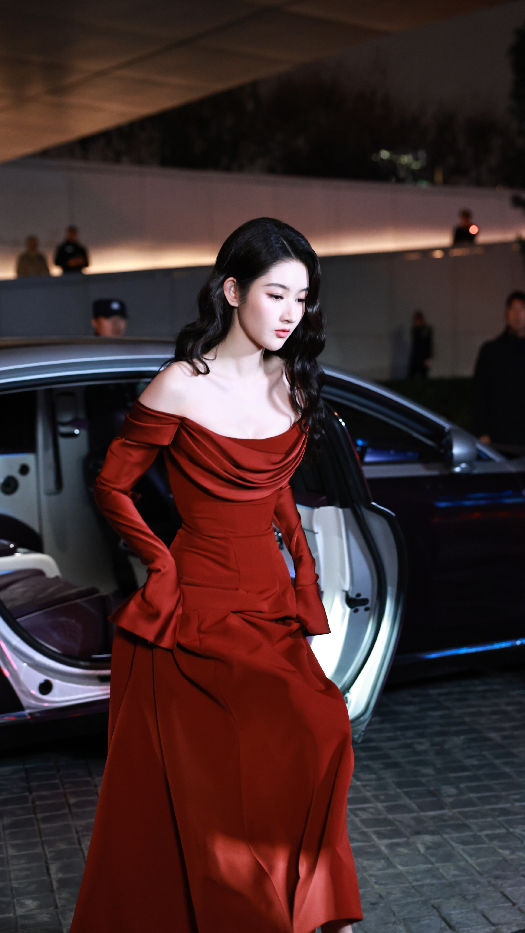 芭莎活动红毯造型内娱权威下车名场面 谁懂啊！芭莎艺术大赏的下车大片直接封神，红毯