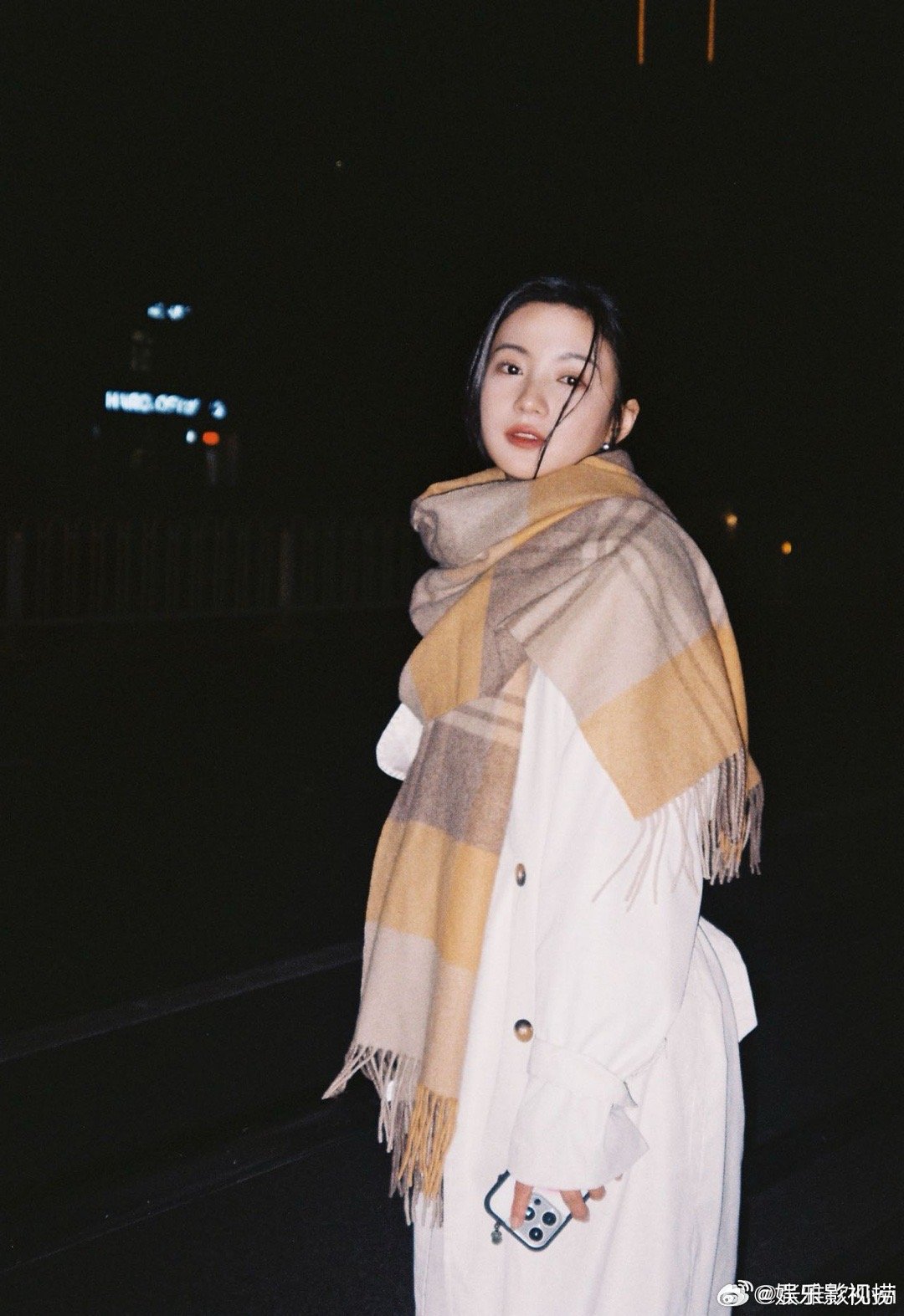 张雅钦有人专门为你来米兰 粉丝半天时间就要赶回去，却愿意为雅钦的第一次时装周飞这