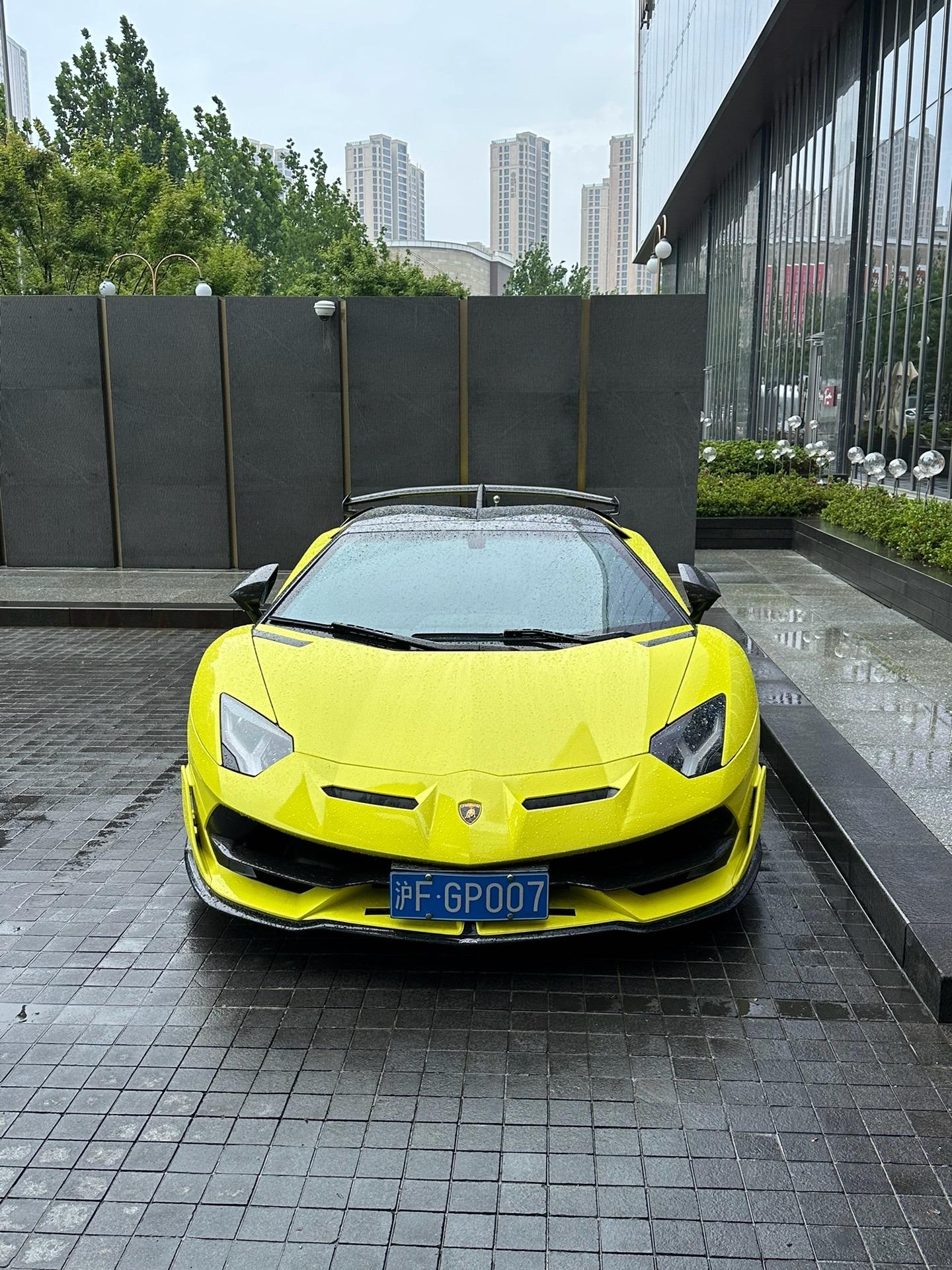 Lamborghini Aventador SVJ Roadster