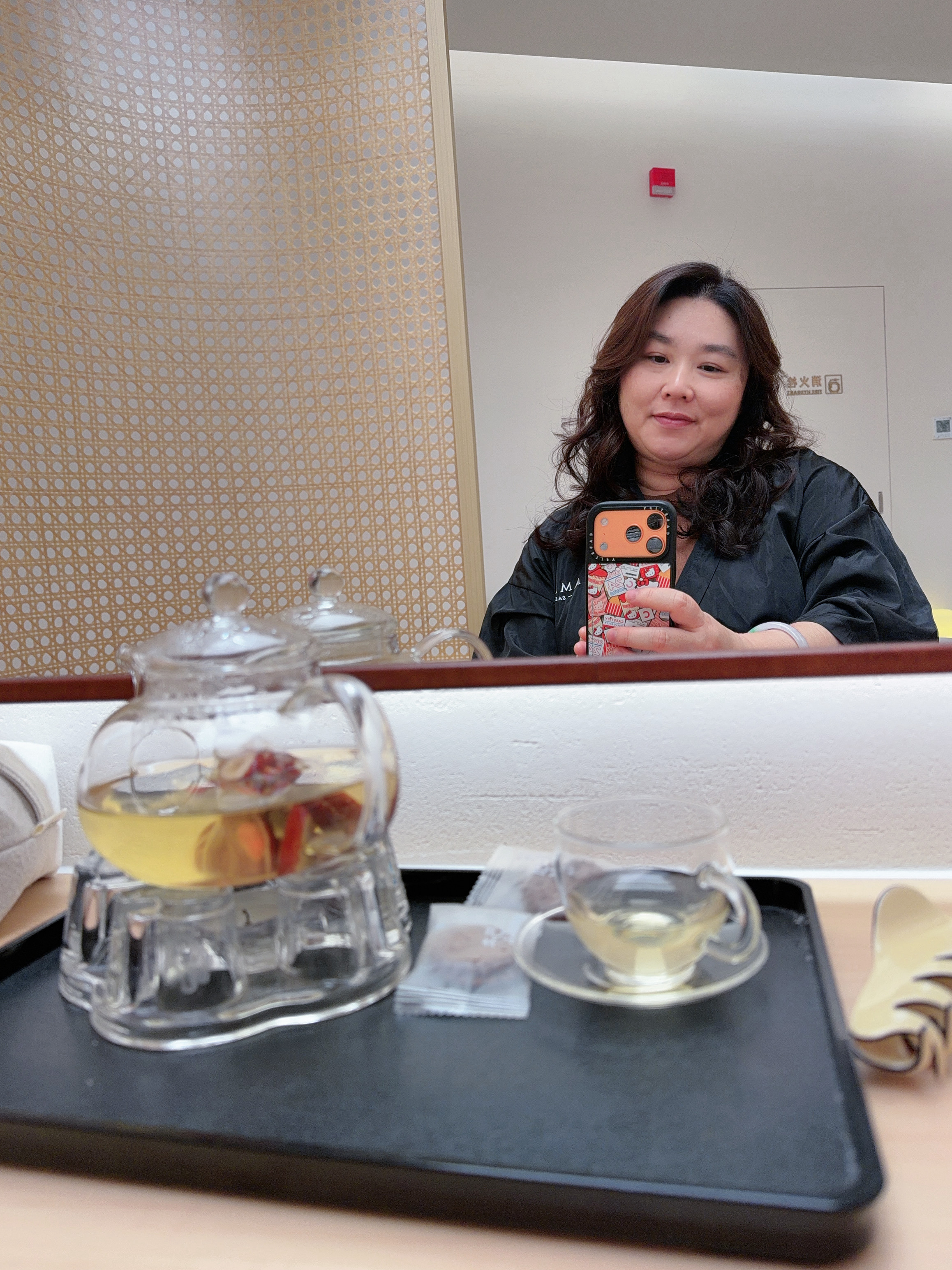 常去的美发店搬了新址，更加宽敞舒适了，有独立的小包厢，安静惬意。[挤眼] ​​​
