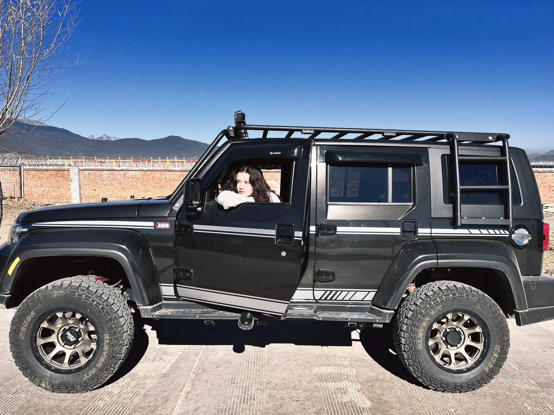 卓玛与bj40。