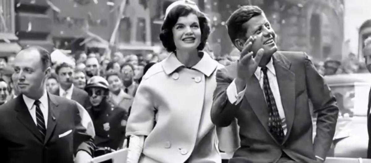 尘封60年的真相，肯尼迪当众被刺客爆头，妻子捡头盖骨碎片
1963年11月22日
