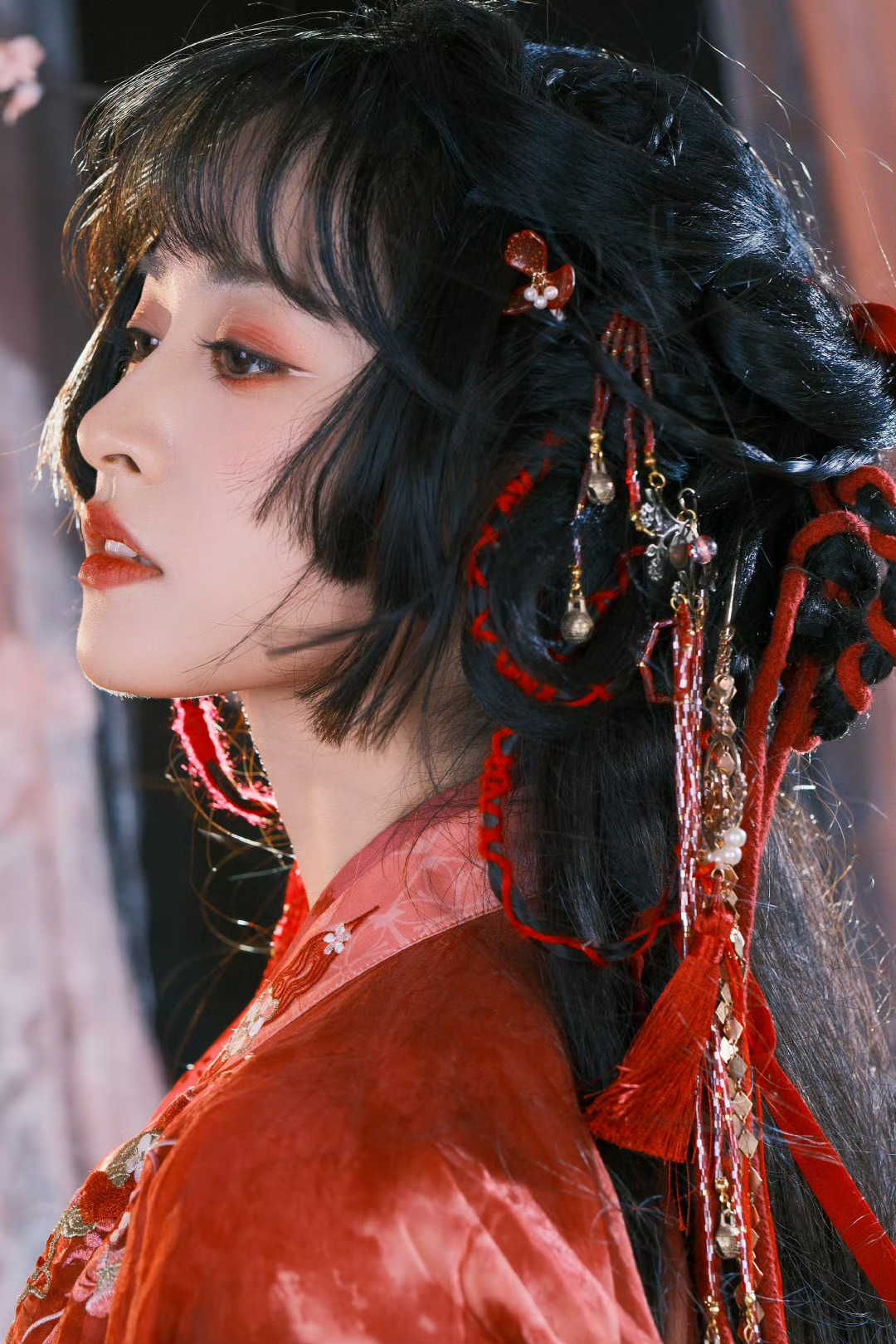 沈月红衣女侠！！每次沈月的写真都很眼前一亮！ ​​​