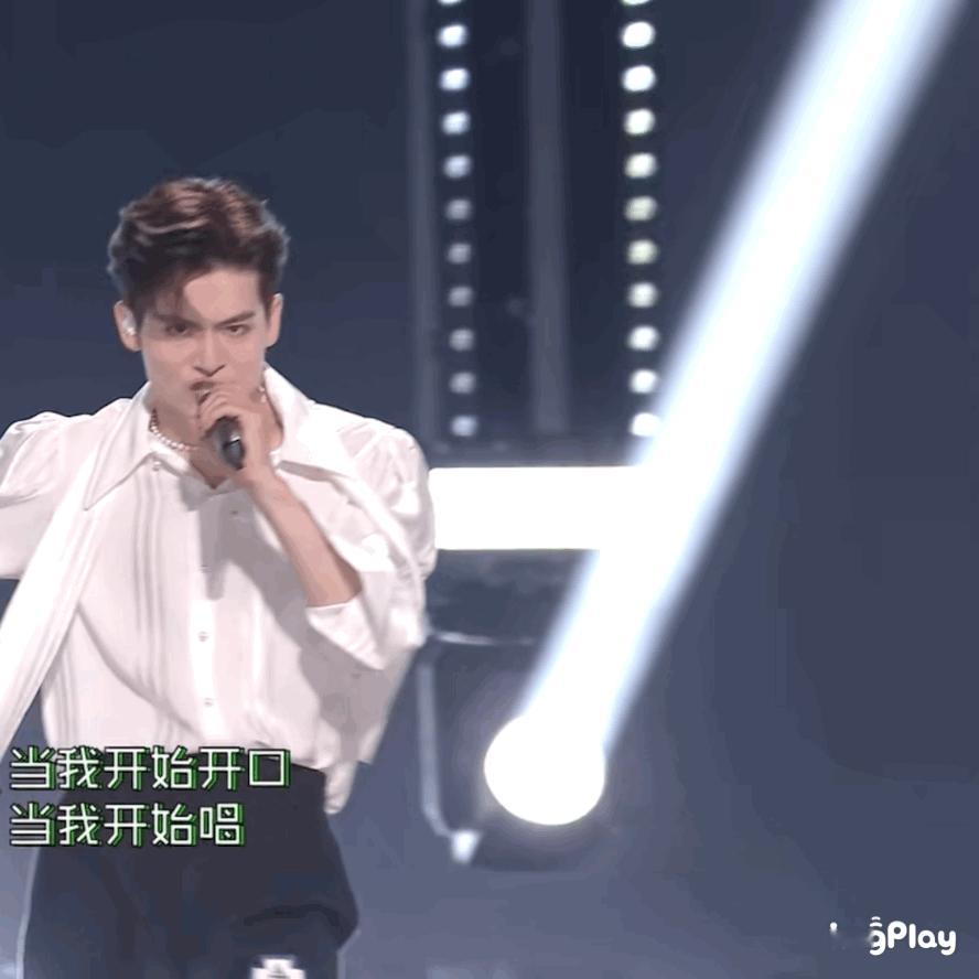 力丸韦语节创4对手变导师 力丸坐导师席，韦语节还在选手区，钟福林、邰舜博也来了。