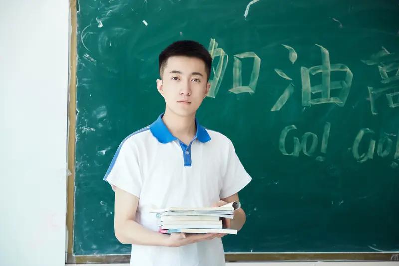 河南学子高考718分班主任称不意外 河南郸城一高的韩鹤鸣高考718分，班主任说不
