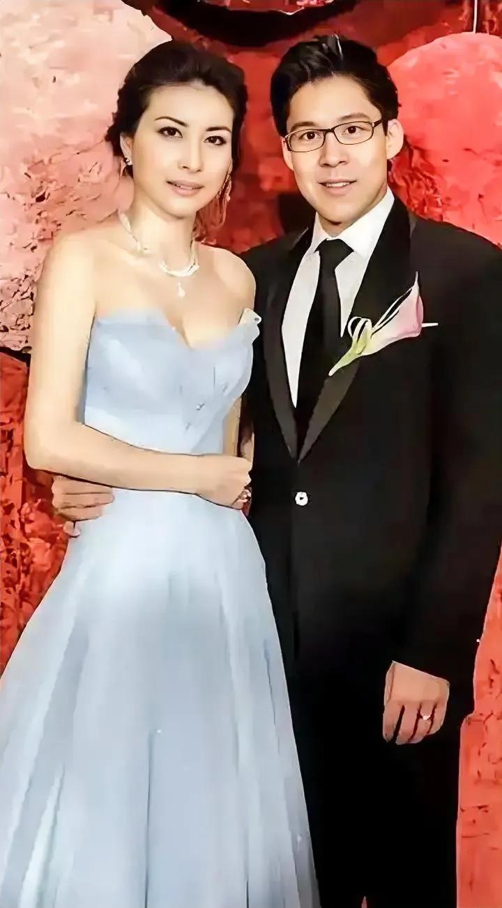 这才是真豪门！霍启刚郭晶晶捐3000万赈灾，三代人爱国行动太圈粉
不得不佩服郭晶