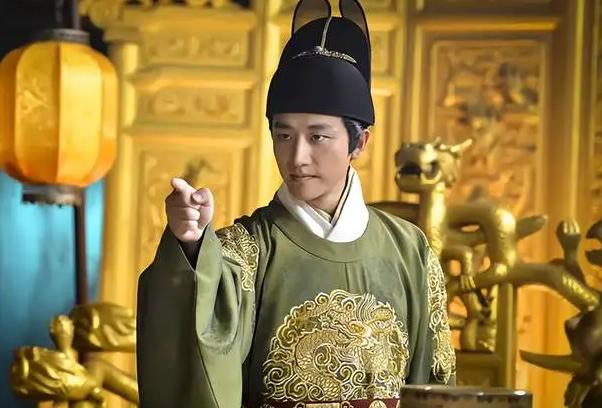 1449年，大明二十万精锐在土木堡全军覆没，皇帝朱祁镇被瓦剌活捉，消息传到北京，