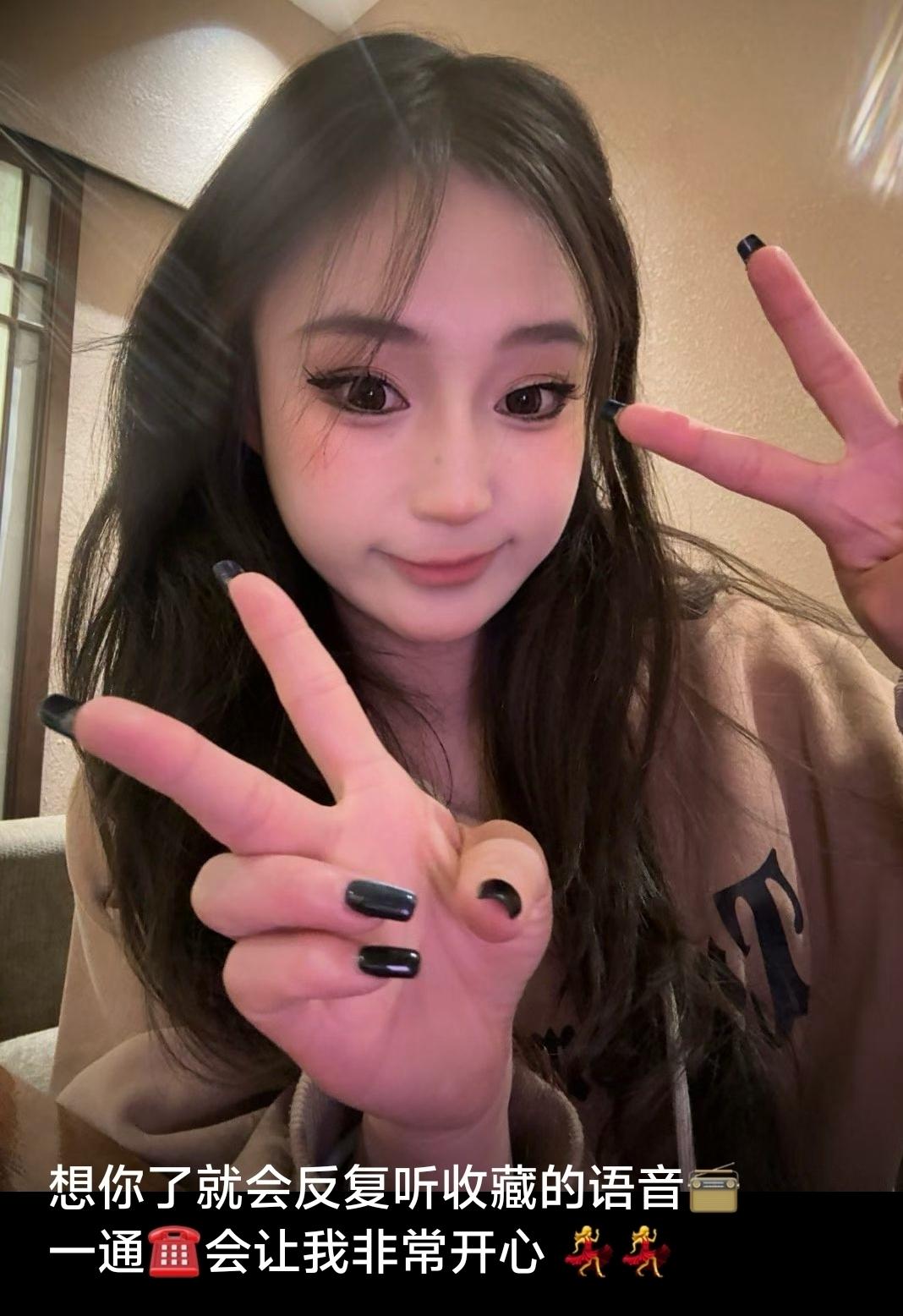 爱拍照的女生到底有多迷人呢? “想你了就会反复听收藏的语音📞”💕这种细腻的想