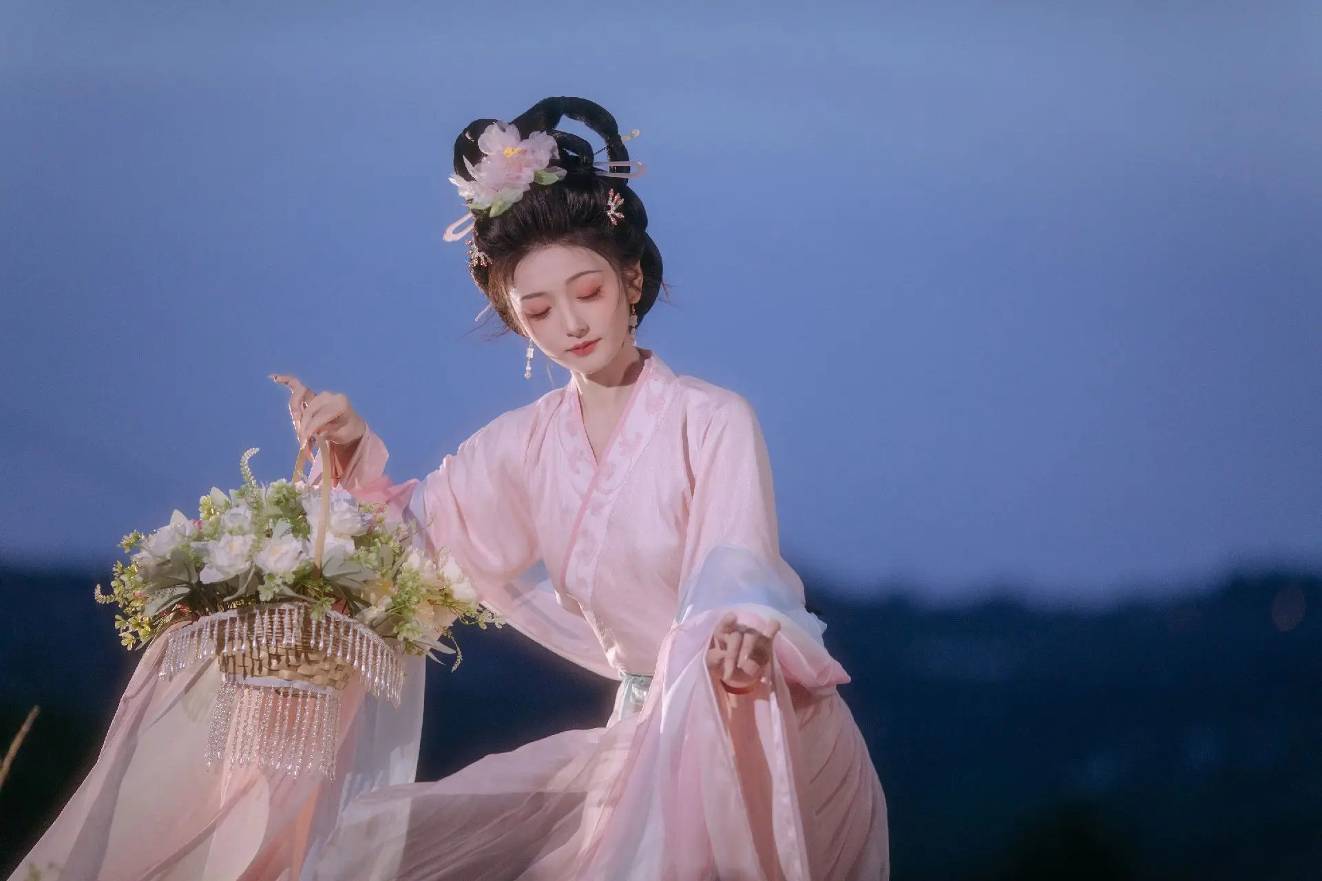 月下仙子采花来～