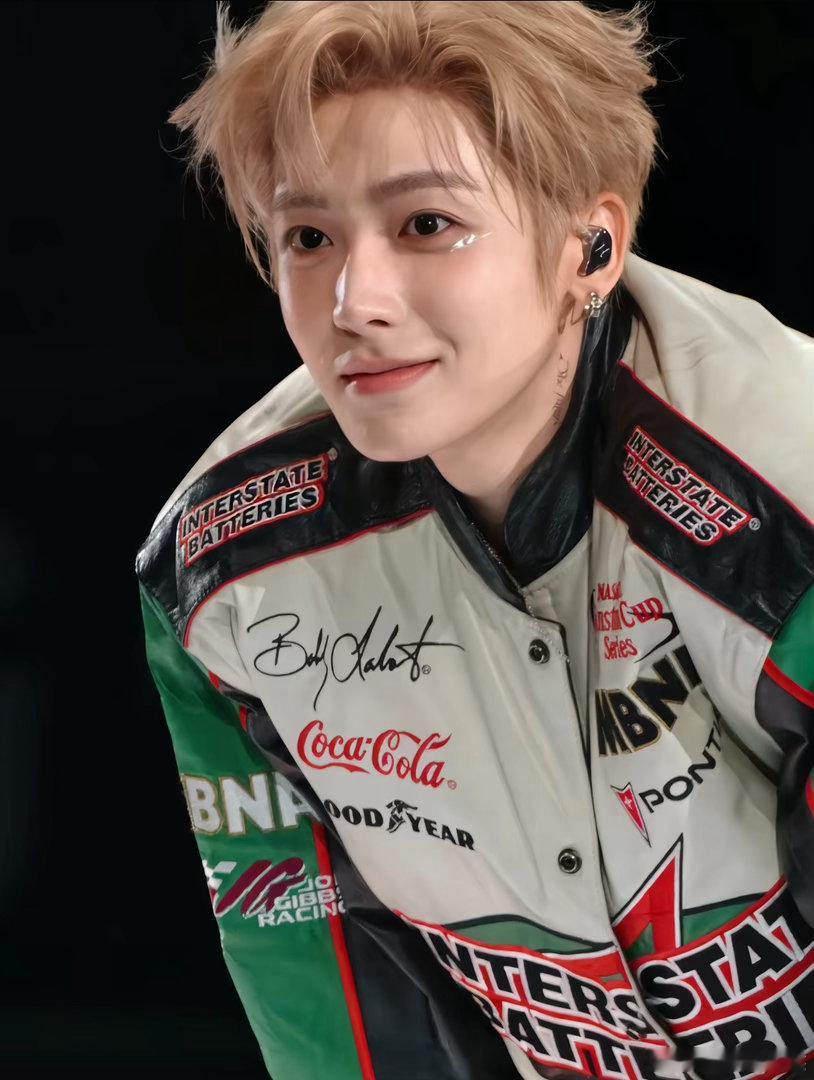 侯明昊的宝贝句句有回应侯明昊成都演唱会别人的演唱会是单纯听歌，这里是双向对话，台