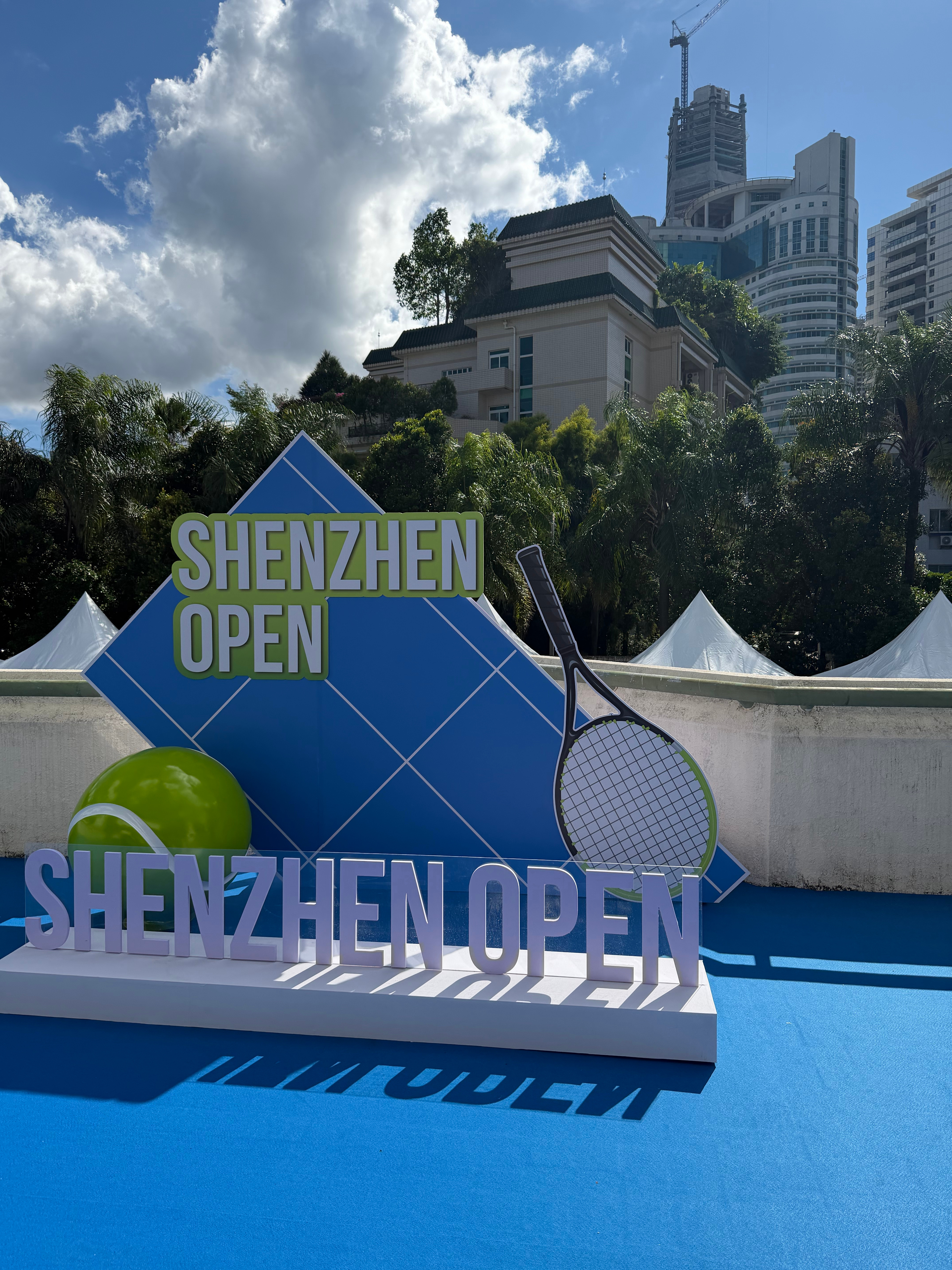 巡回赛在中国 ATP深圳福田挑战赛球场初探，色调还不错，不过服务配套有些简陋。 