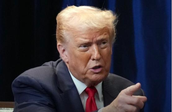 美国着急，芯片积压

目前，英伟达已经告知中国客户，计划在2026年农历新年前开