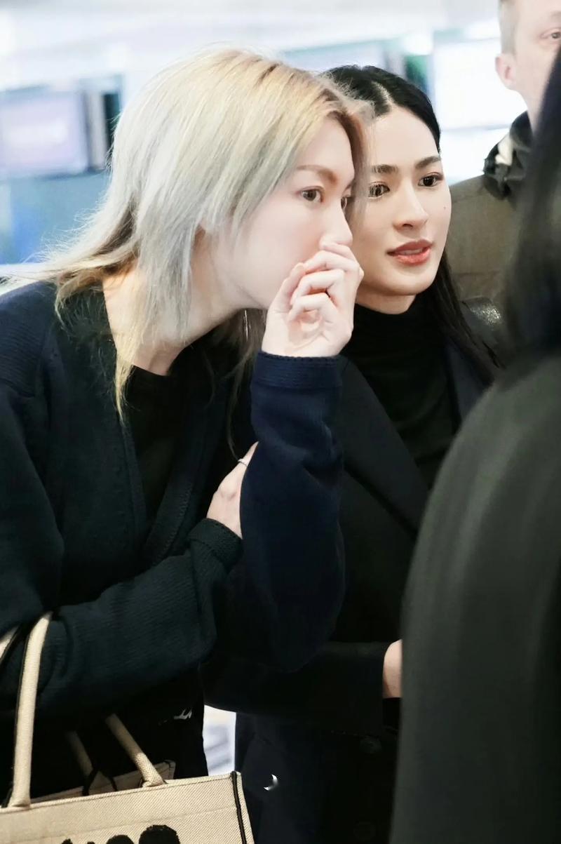 腹黑钓系年上1×单纯女大0 《总爱请客吃饭的漂亮姐姐》第八十二章专栏 · 总爱请