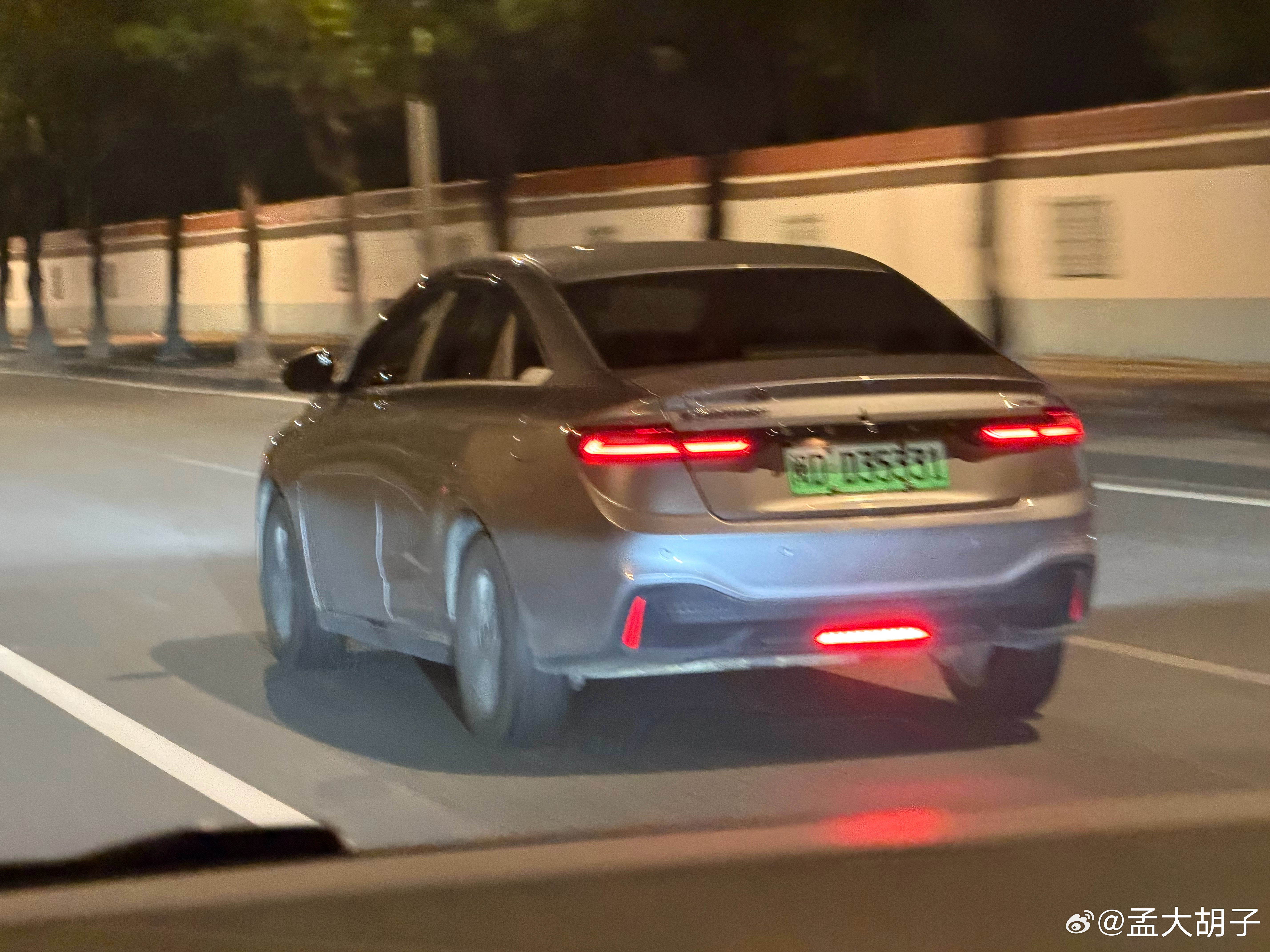 为什么要开后雾灯？为什么要开后雾灯？为什么要开后雾灯？ 