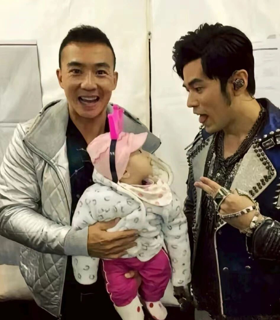 注意看！照片里有2位可爱的宝宝！周杰伦JayChou