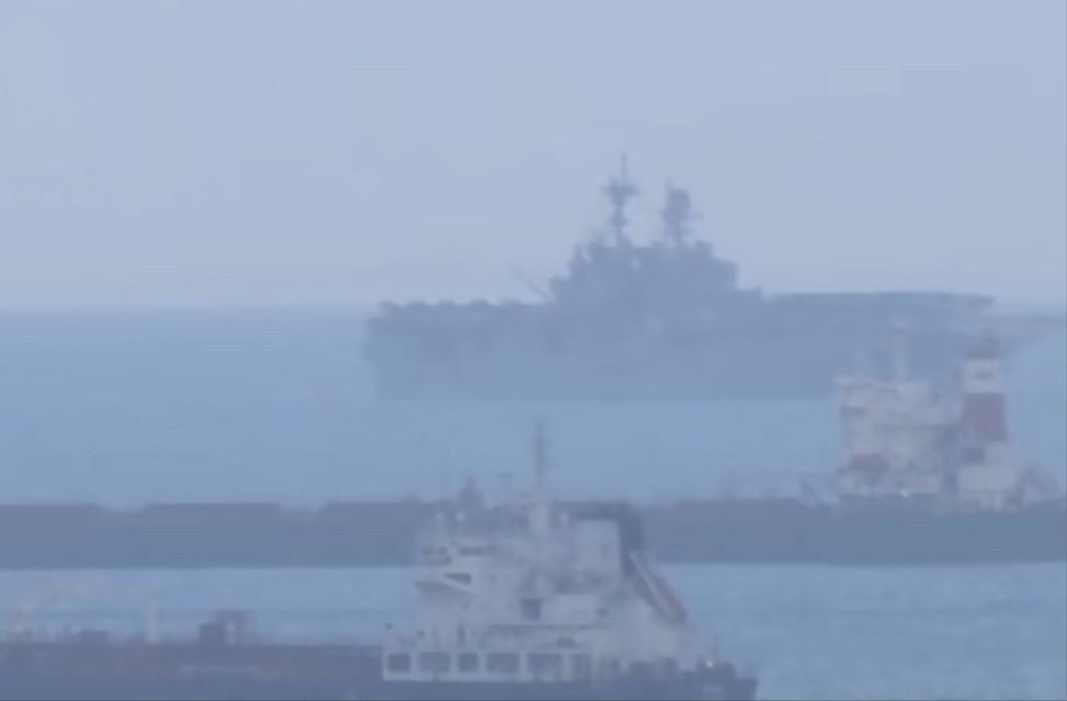 新加坡附近的监控摄像头显示：3月17日，美国海军“的黎波里”号两栖攻击舰已经抵达