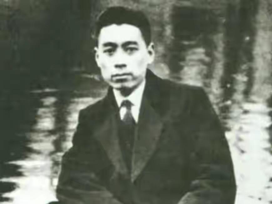 他是中央红军牺牲的最高级别将领，养伤期间遇害，年仅24岁。
 
这位年轻将领名叫