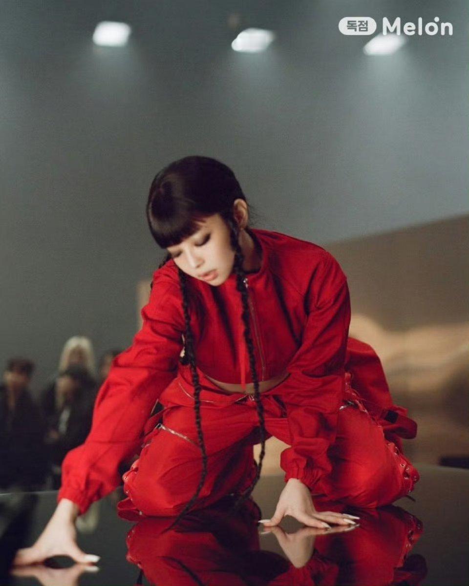 Jennie新专Melon更新JENNIE新专主打曲like JENNIE相关照