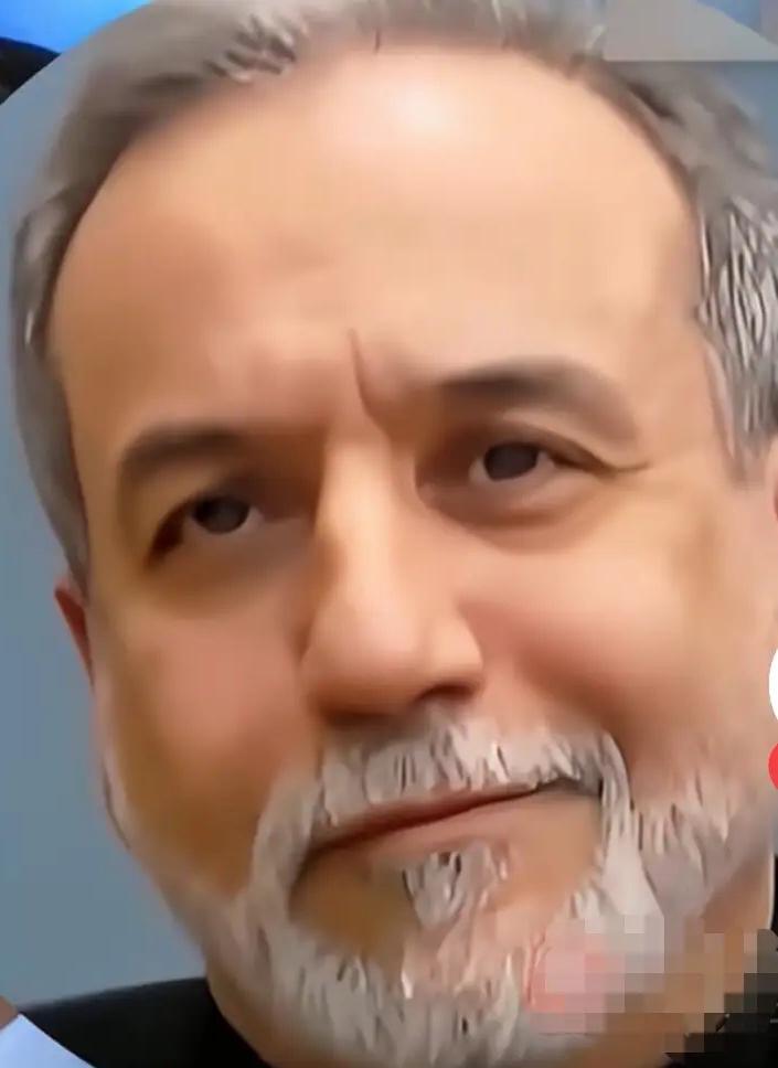 伊朗外长轻蔑一笑绝了。记者：你们就不怕美国地面进攻伊朗？伊朗外长：我们等着他们呢