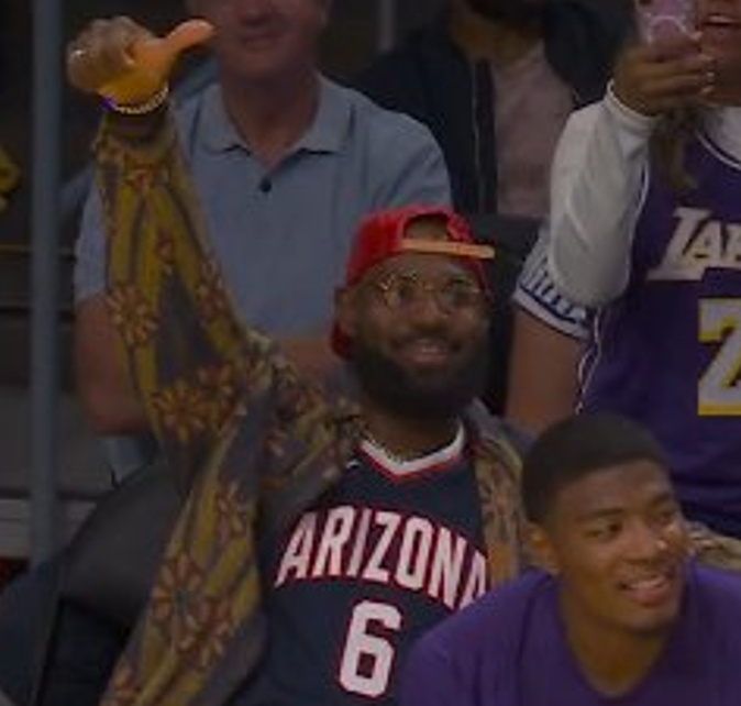 马刺送雷霆赛季第二败，真是一场精彩的比赛啊。NBA杯半决赛